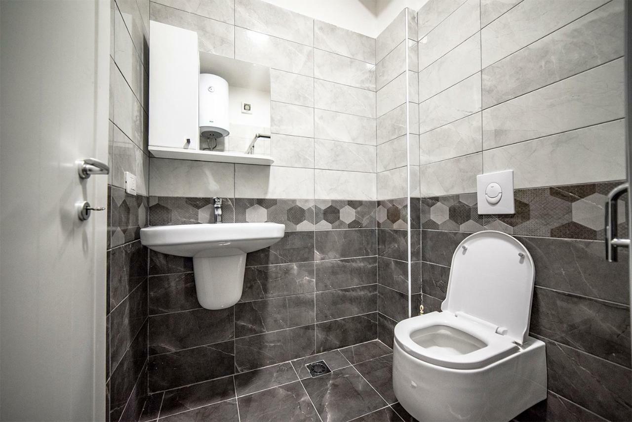 Royal Palace Aparthotel Lezhë Екстериор снимка
