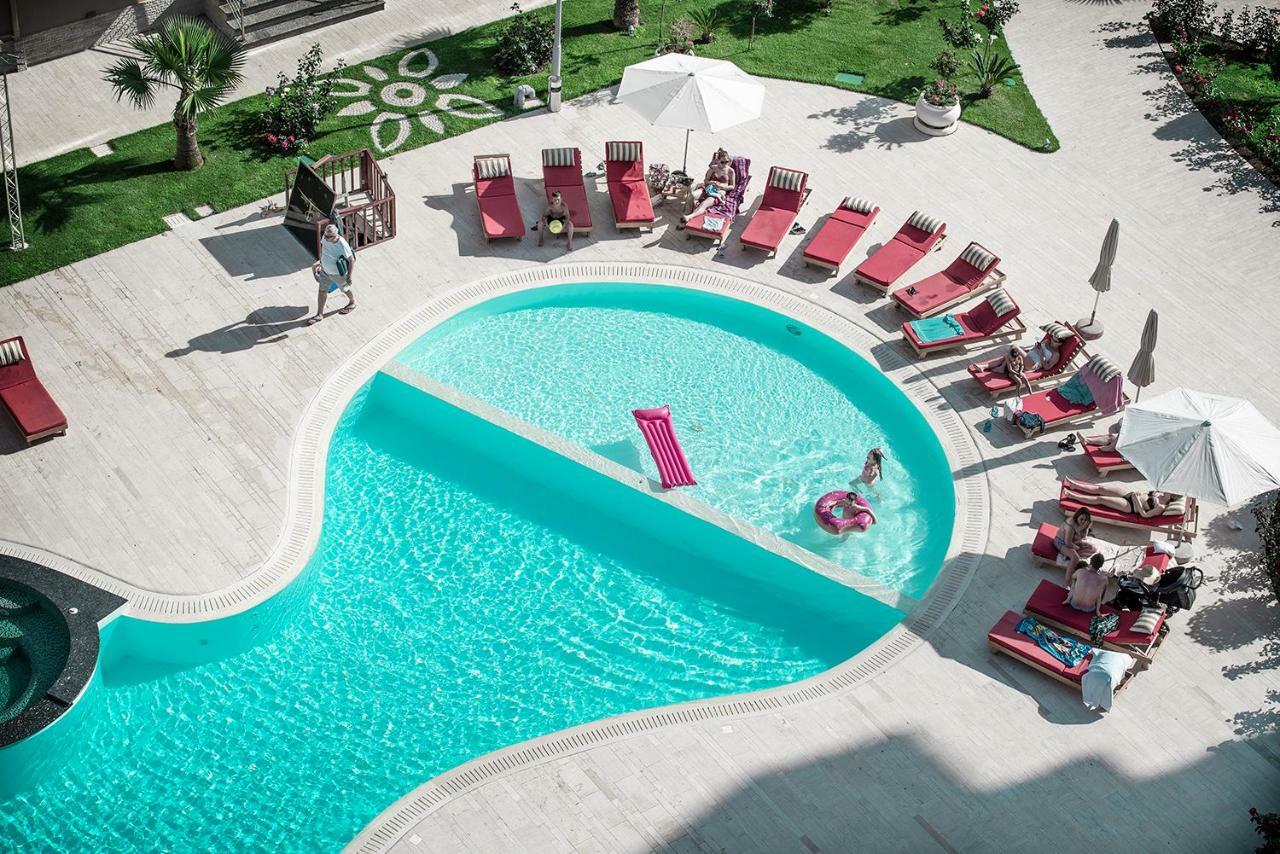 Royal Palace Aparthotel Lezhë Екстериор снимка